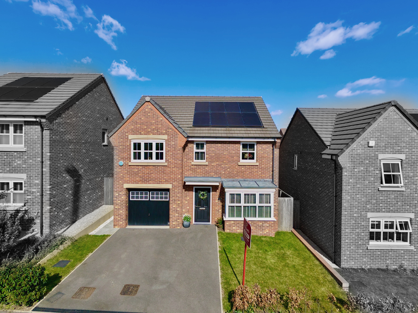 4 bedroom Detached house Under Offer