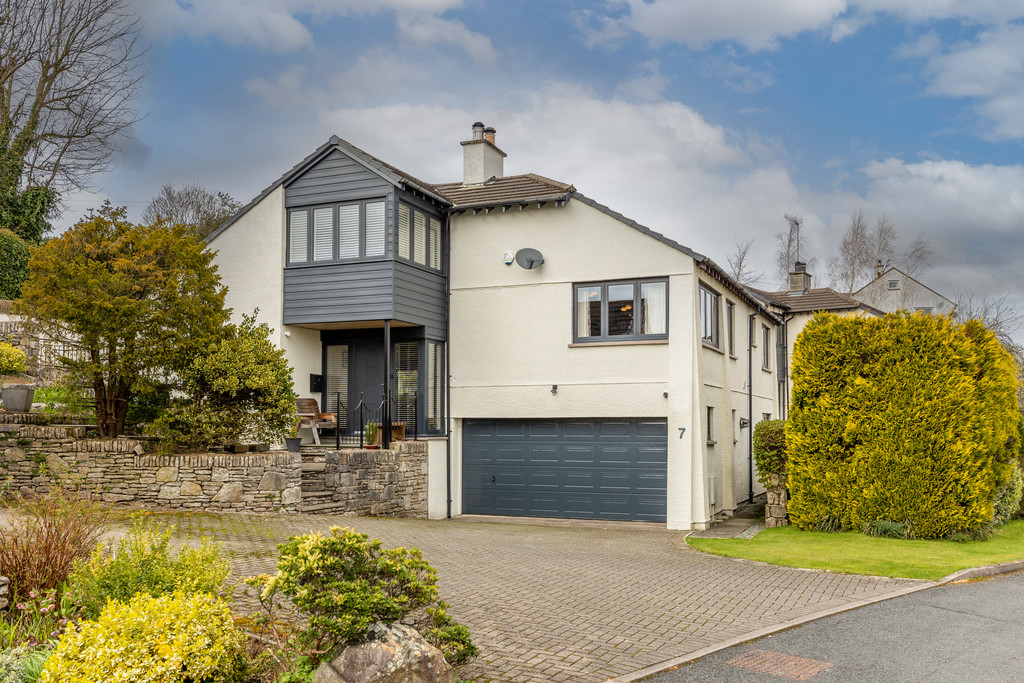 5 bedroom Link detached house For Sale