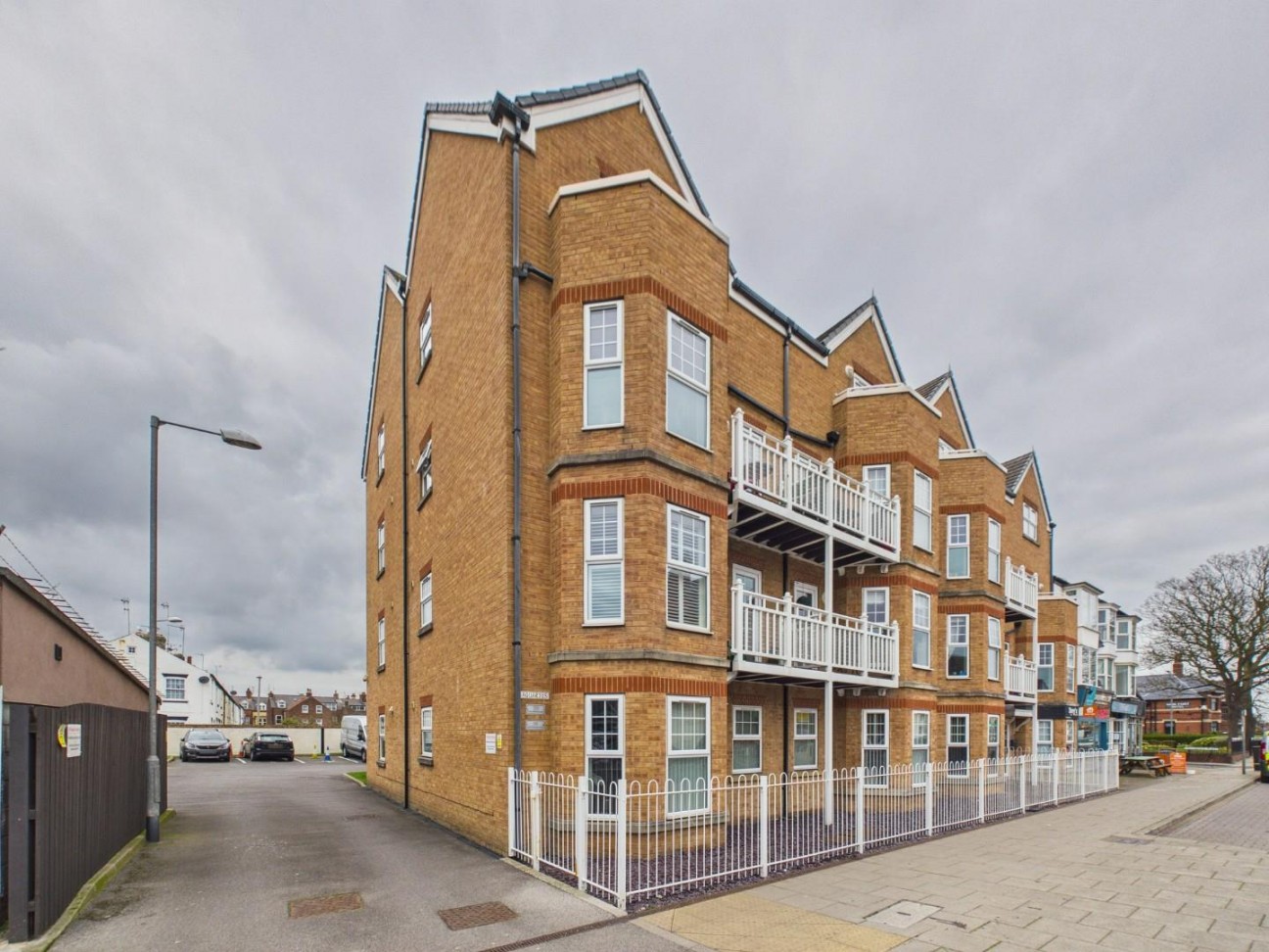 2 bedroom Apartment For Sale