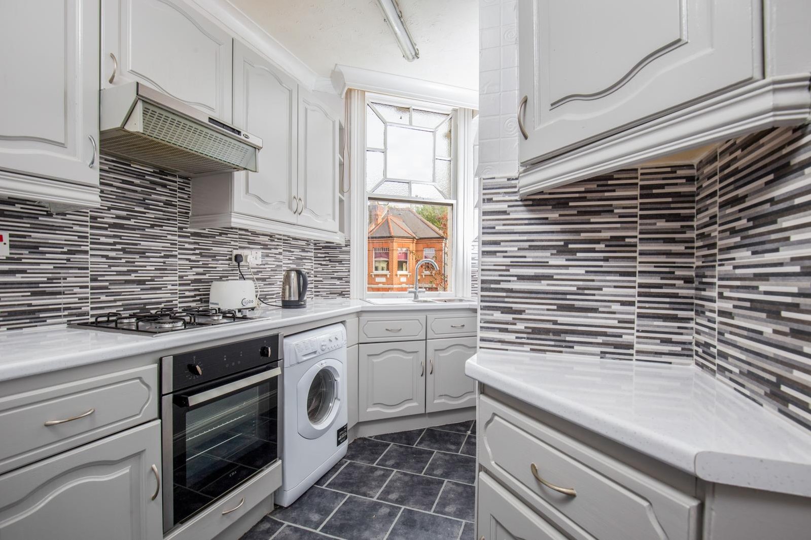 1 bedroom Flat To Let