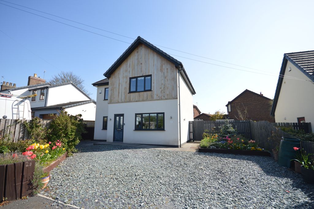 3 bedroom Link detached house For Sale