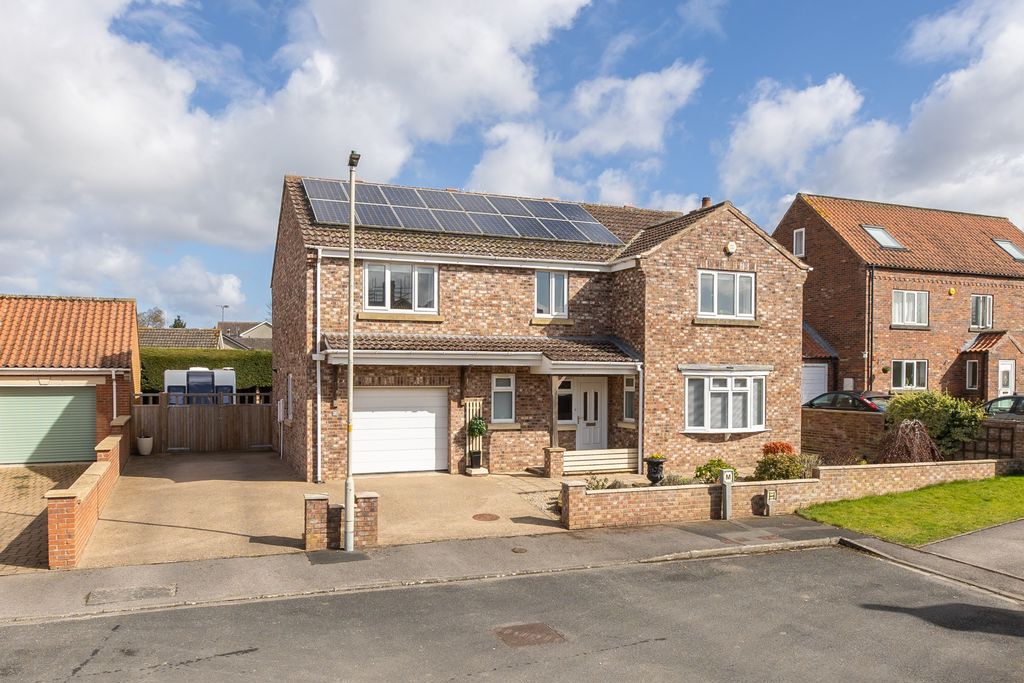 4 bedroom House (unspecified) For Sale