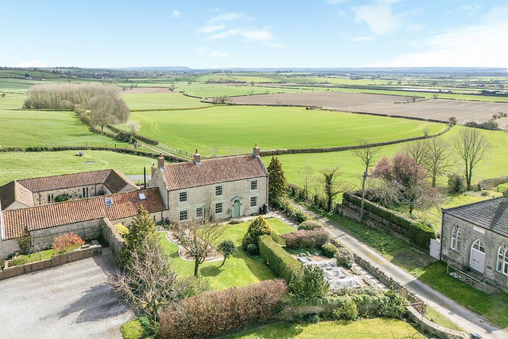 6 bedroom Farm House For Sale