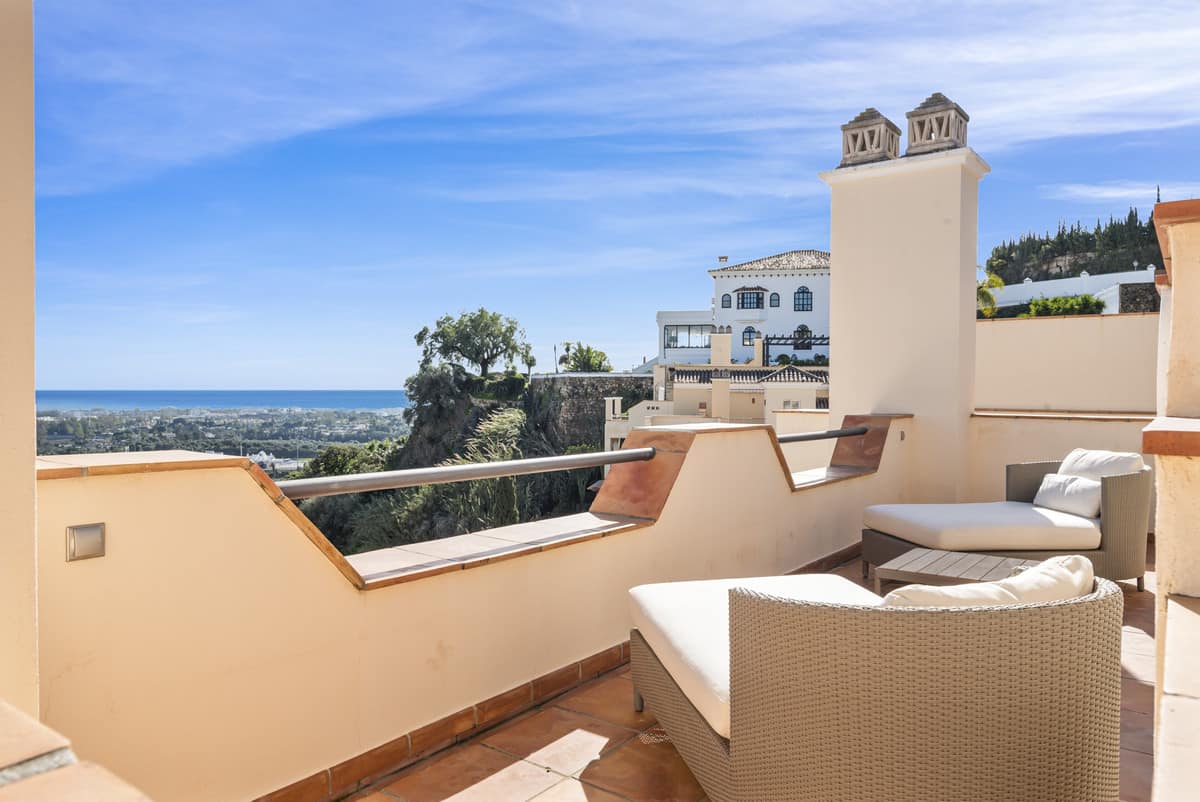 4 bedroom Apartment For Sale