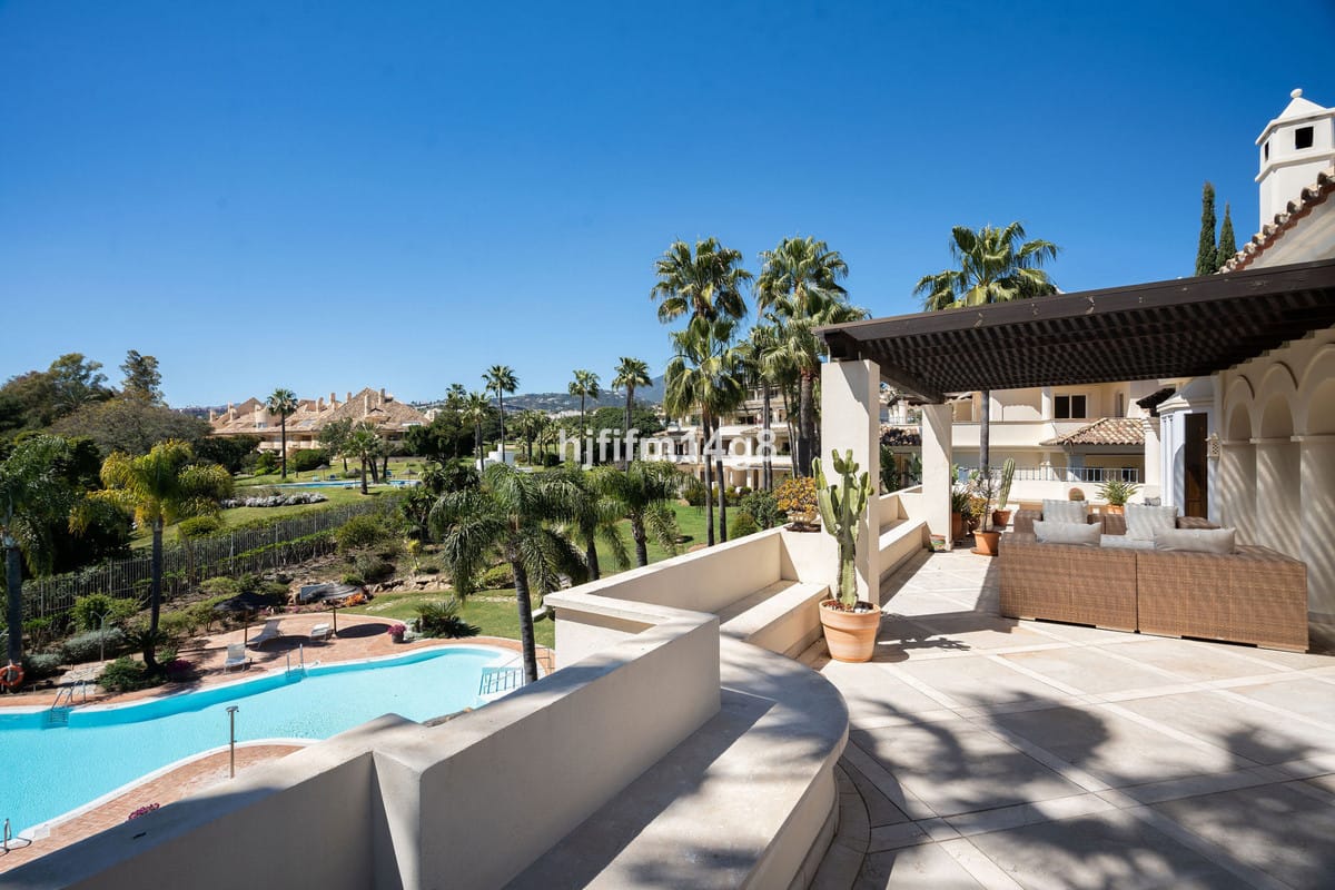 3 bedroom Apartment For Sale