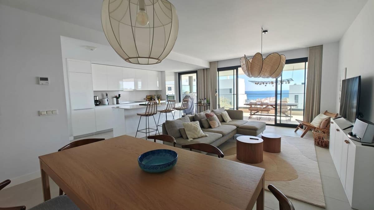 4 bedroom Apartment For Sale