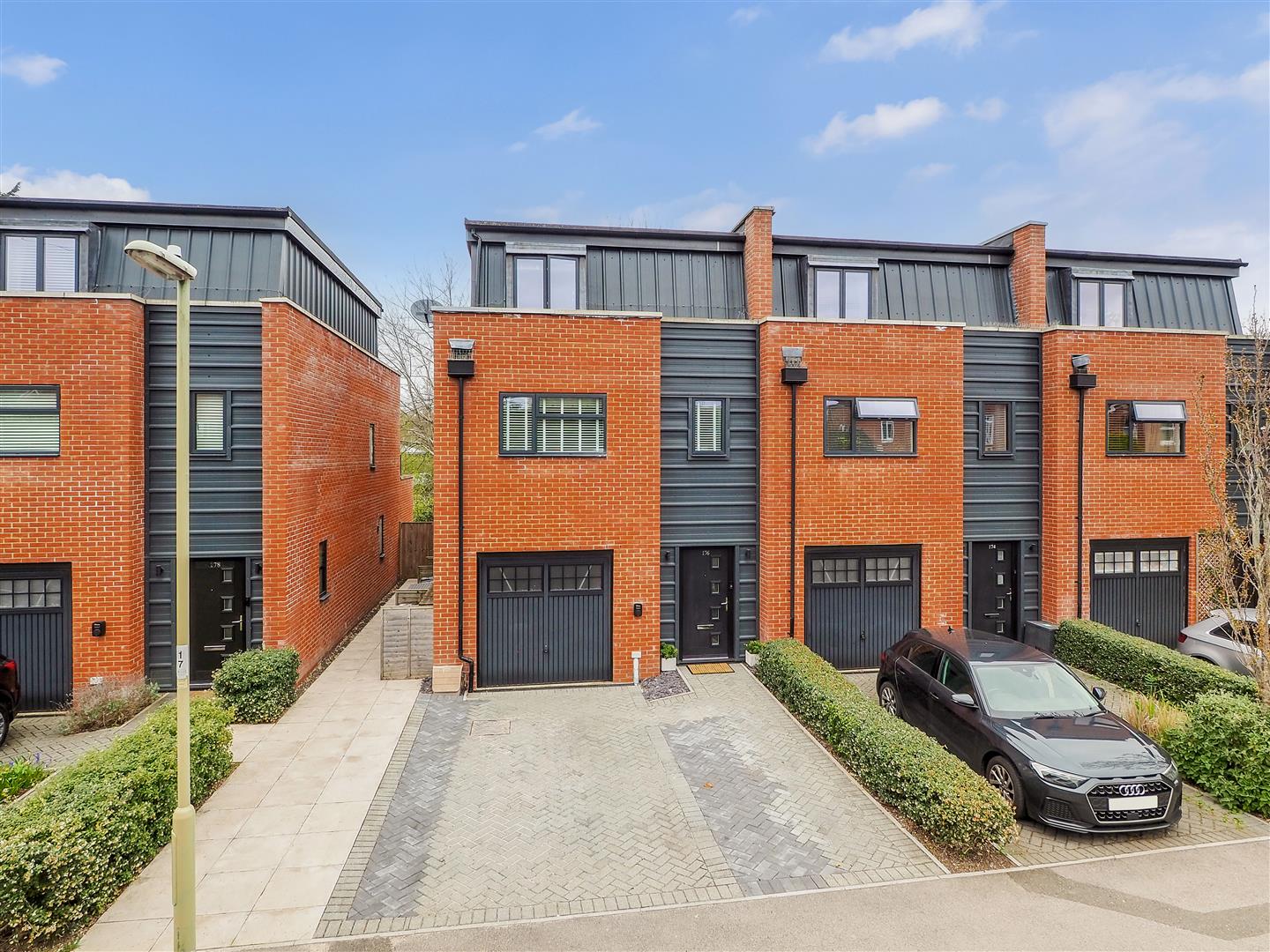 3 bedroom End of terrace house Under Offer