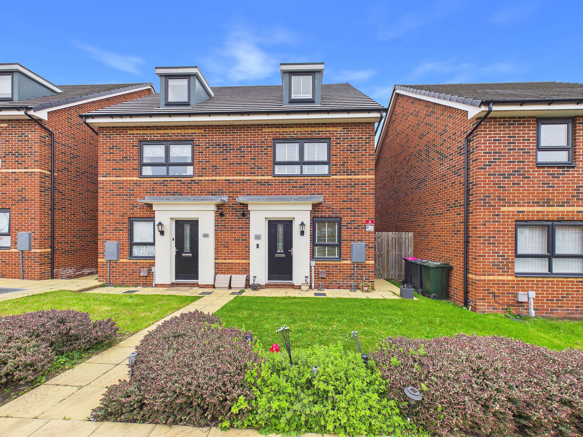 4 bedroom Semi-detached house For Sale