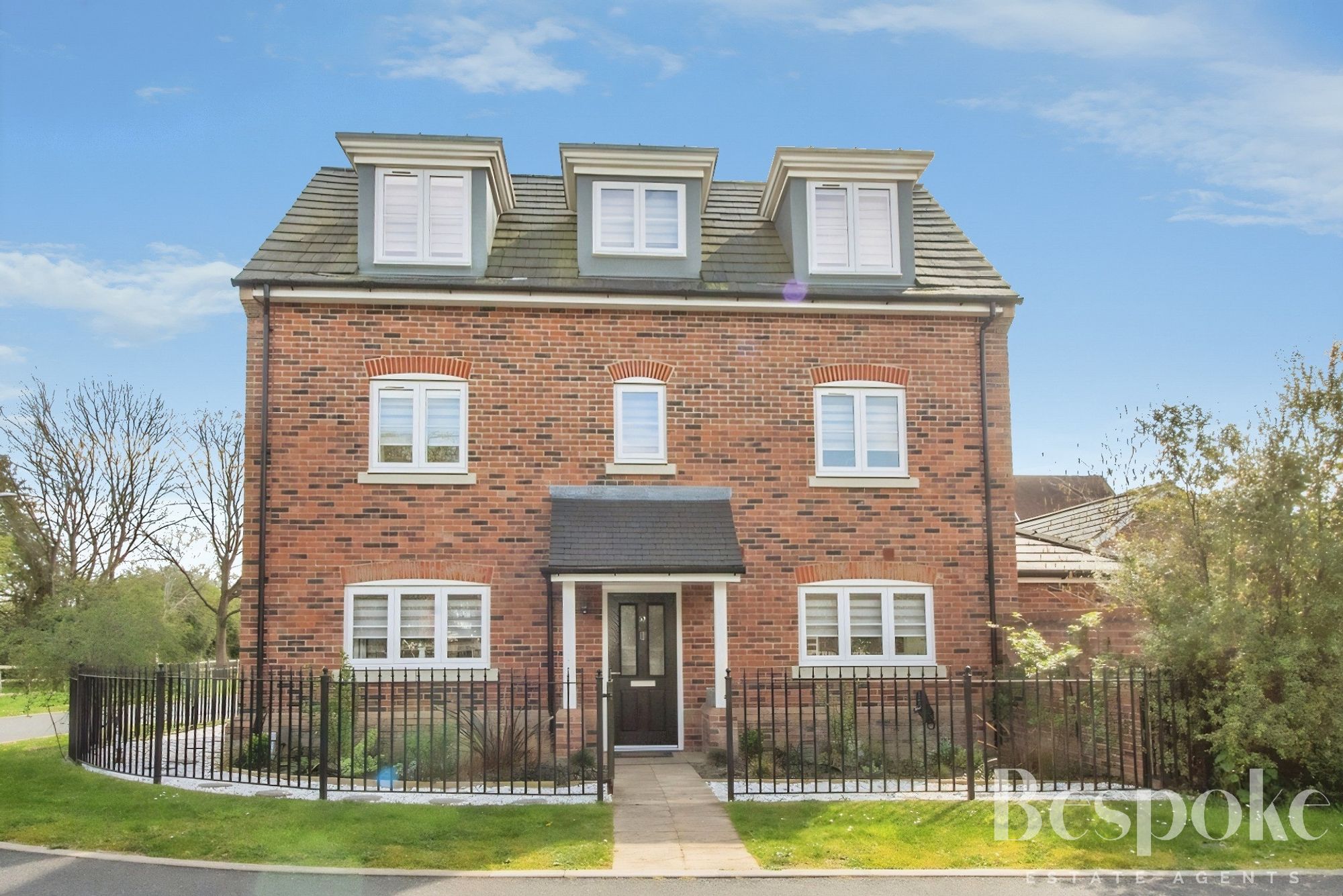 4 bedroom Detached house Under Offer