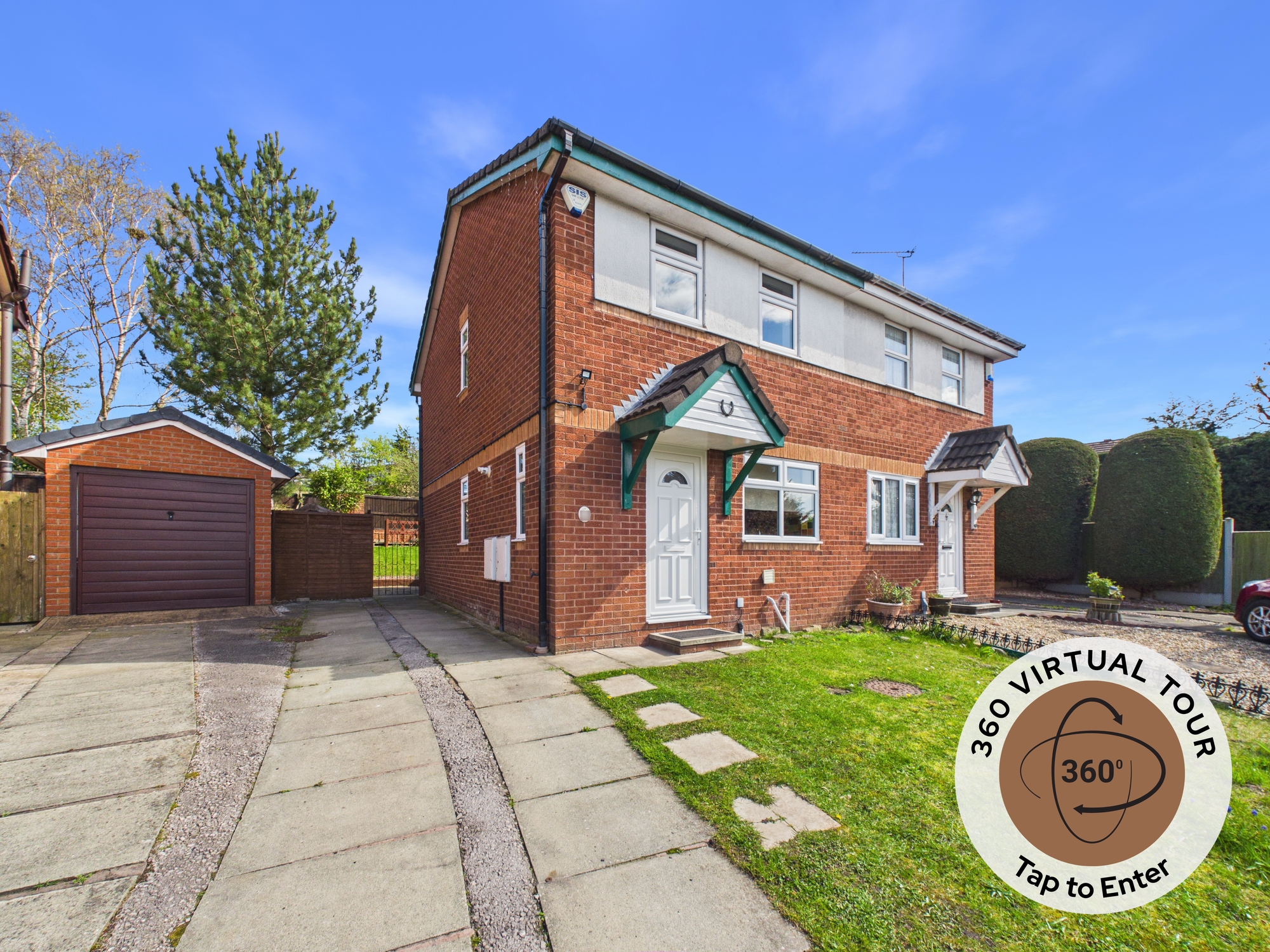 3 bedroom Semi-detached house Under Offer