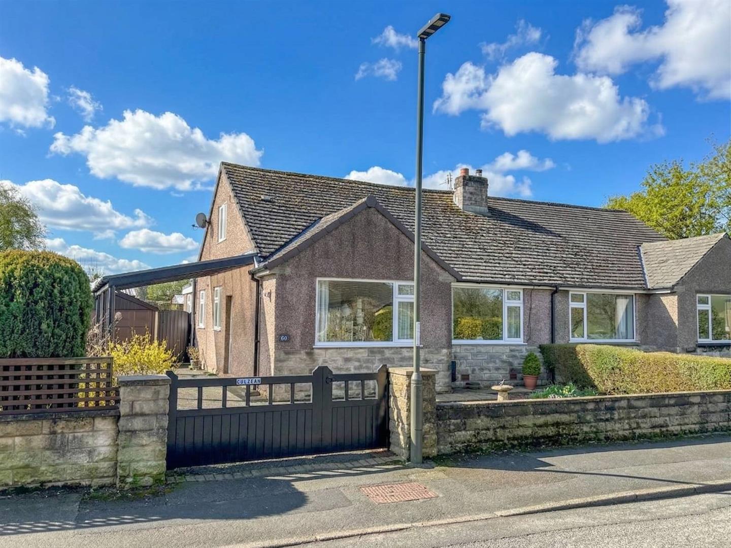 2 bedroom Semi-detached bungalow For Sale