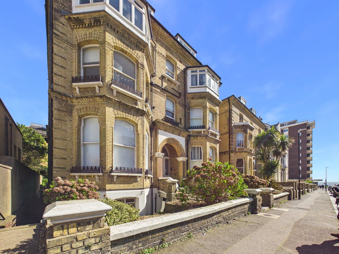 1 bedroom Flat For Sale