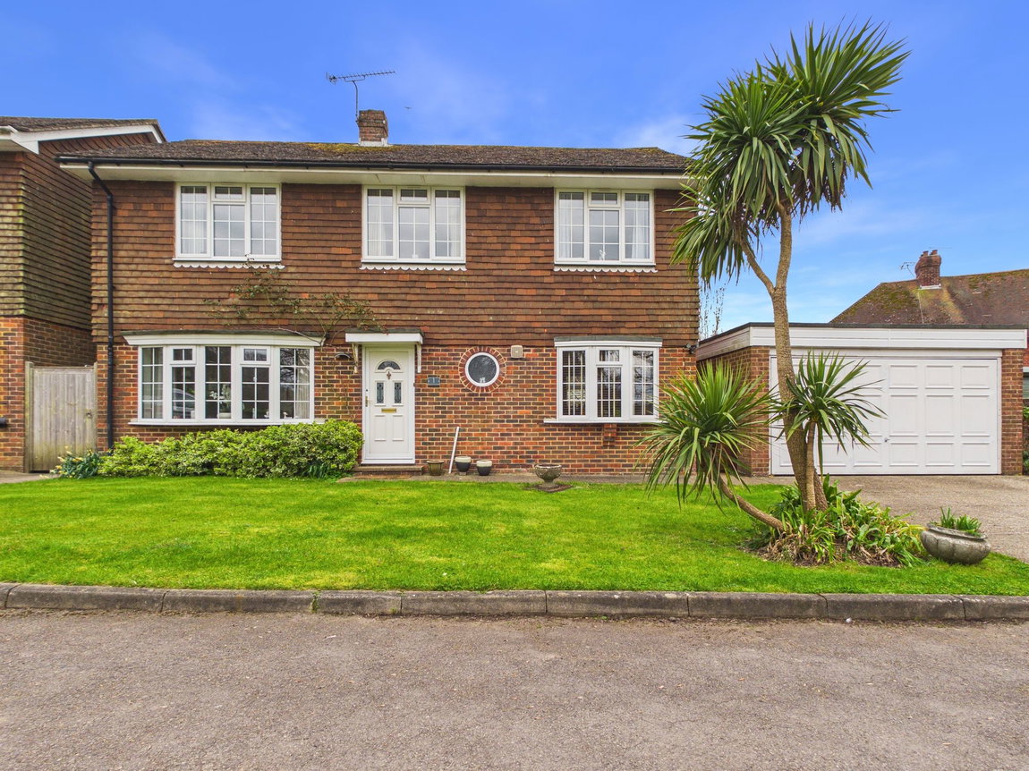 3 bedroom Detached house For Sale