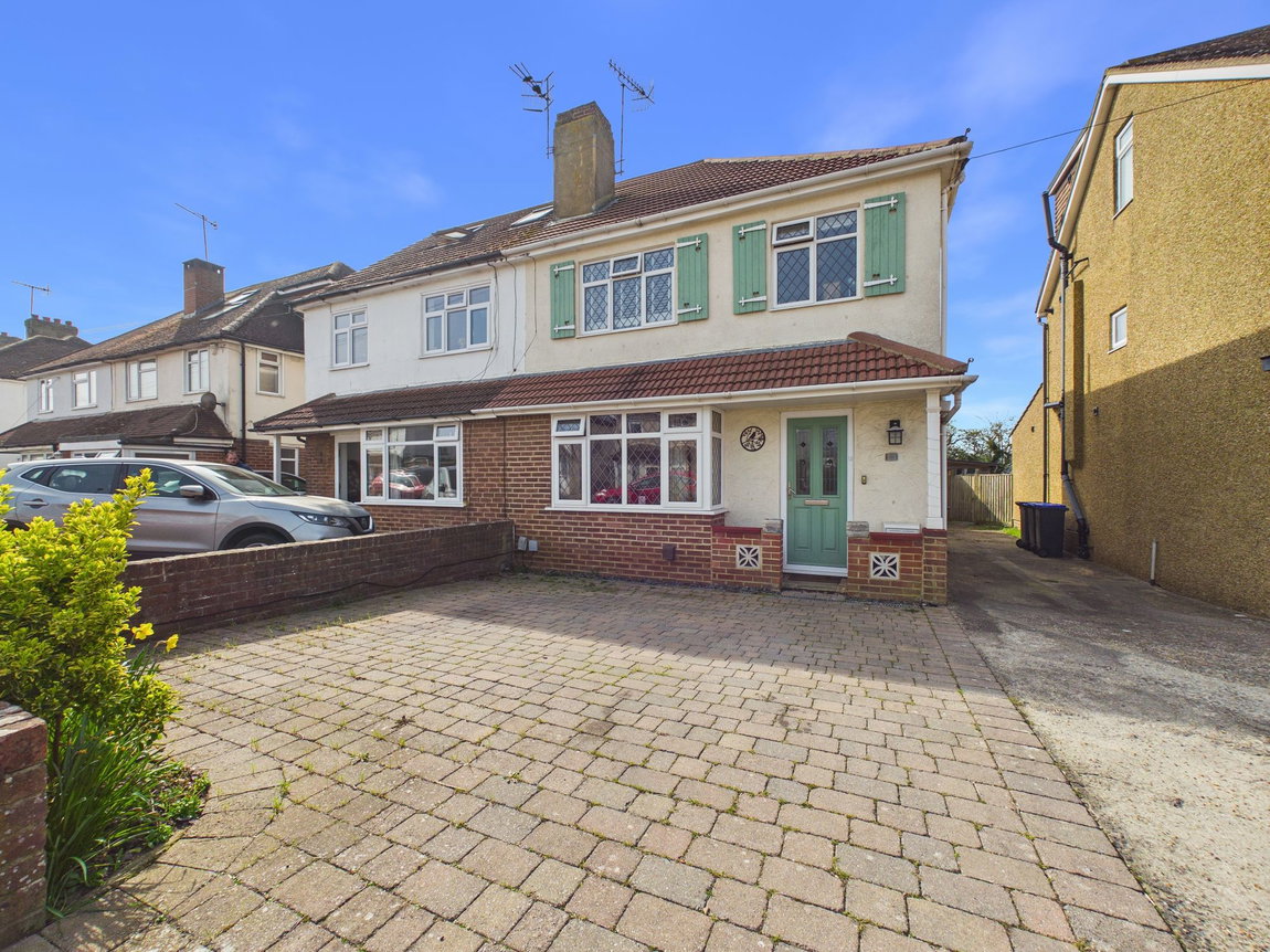 3 bedroom Semi-detached house For Sale