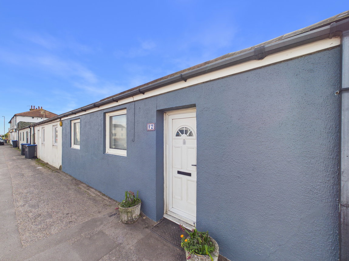 2 bedroom Semi-detached bungalow For Sale