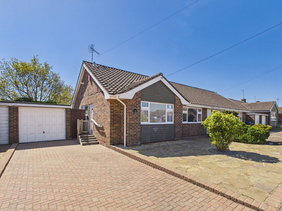 2 bedroom Semi-detached bungalow For Sale