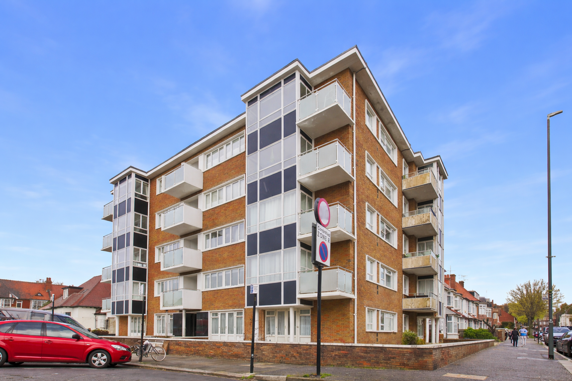 1 bedroom Flat For Sale