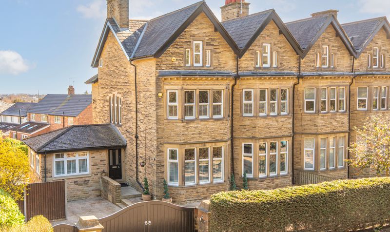 6 bedroom Terraced House For Sale