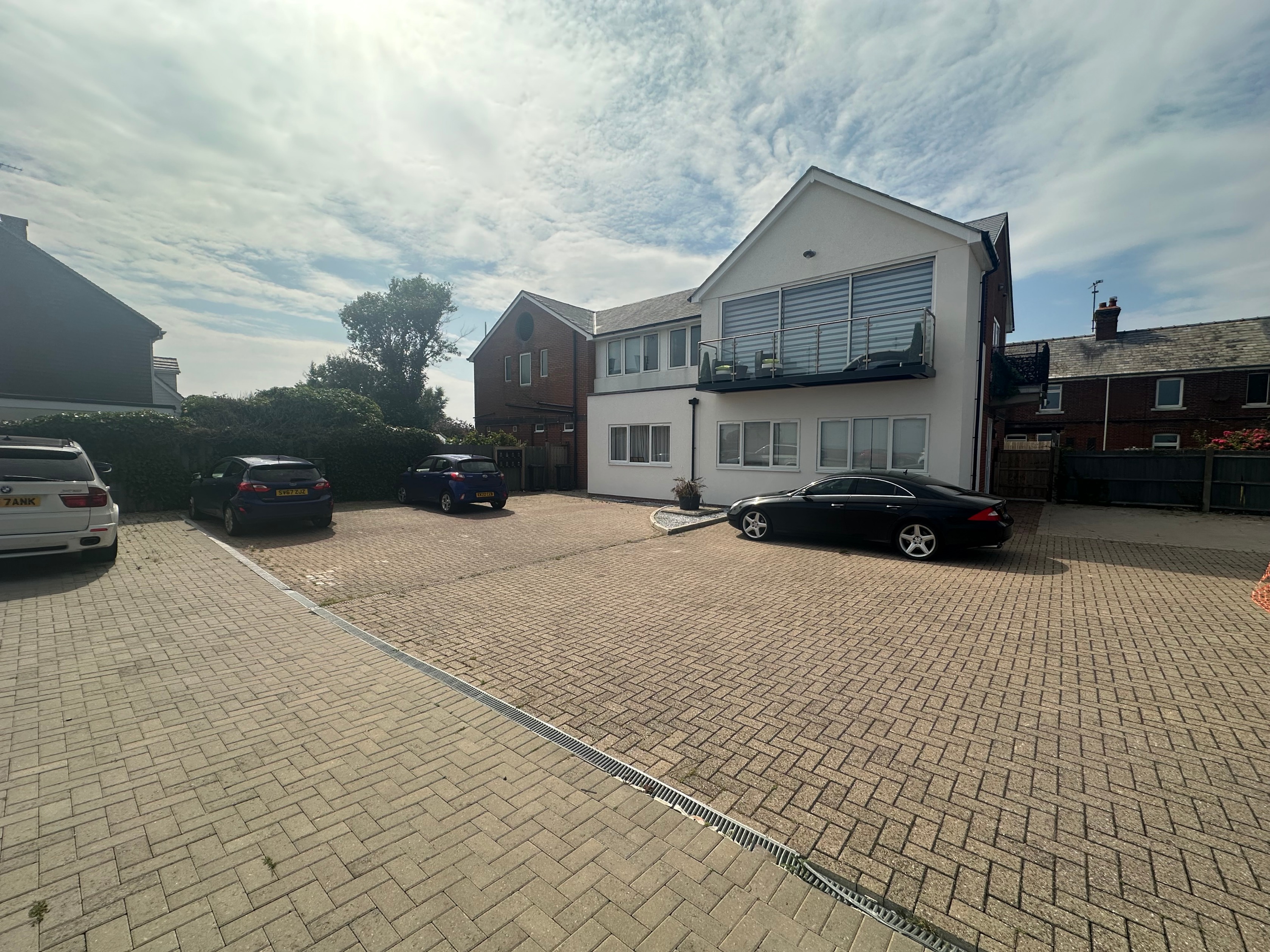 4 bedroom Flat To Let