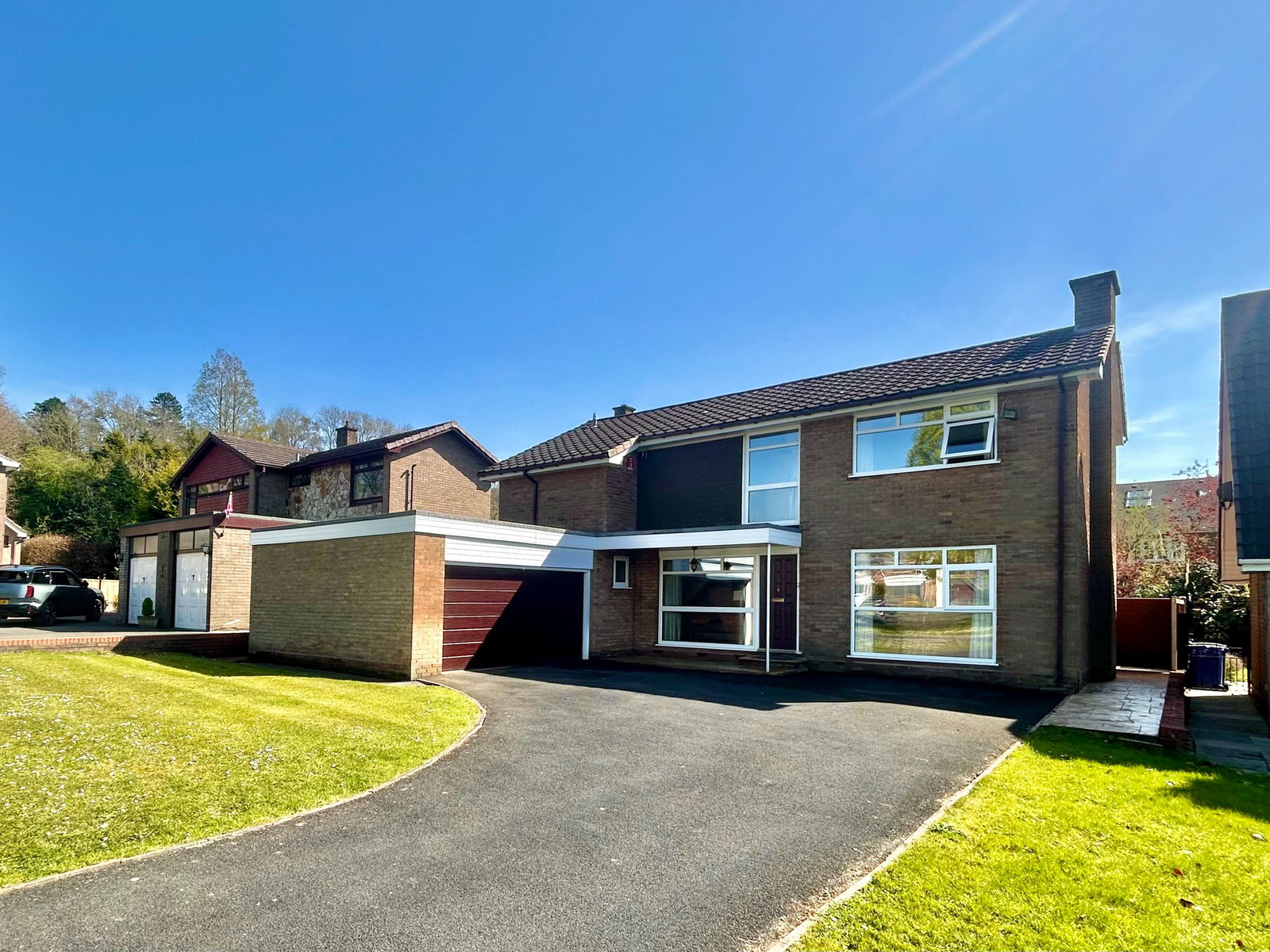 4 bedroom Detached house Under Offer