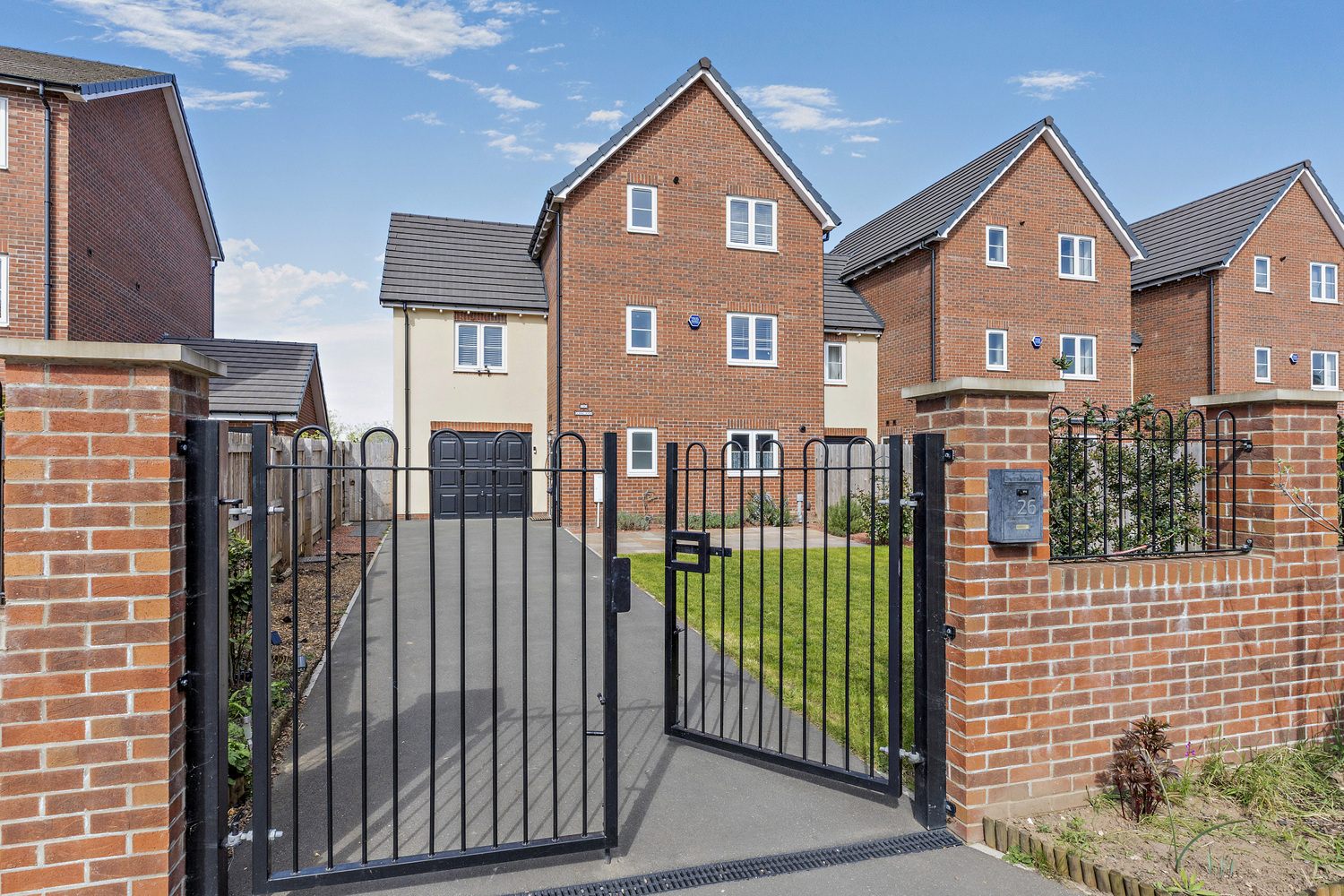 4 bedroom Link detached house Under Offer