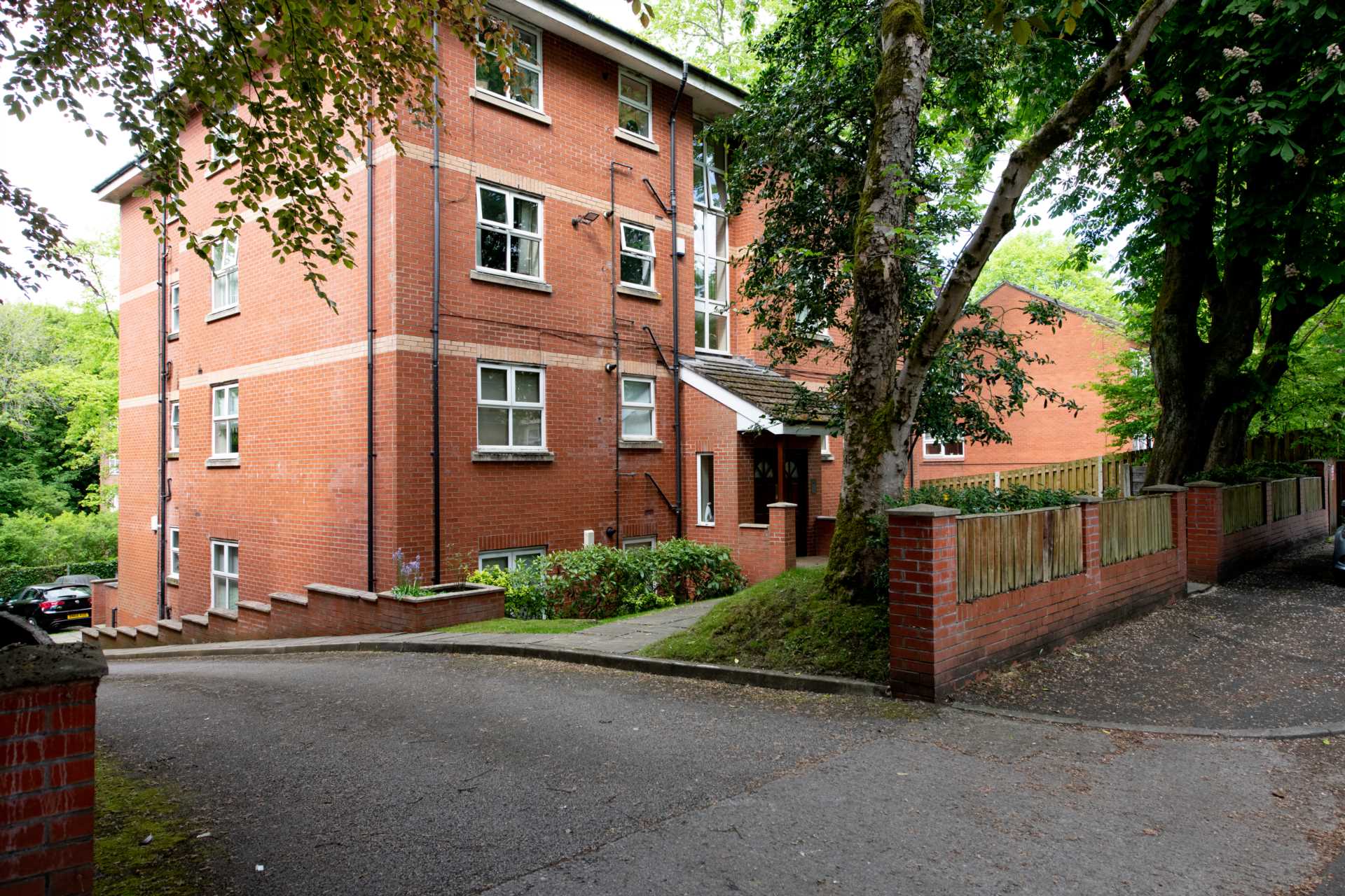 2 bedroom Apartment To Let