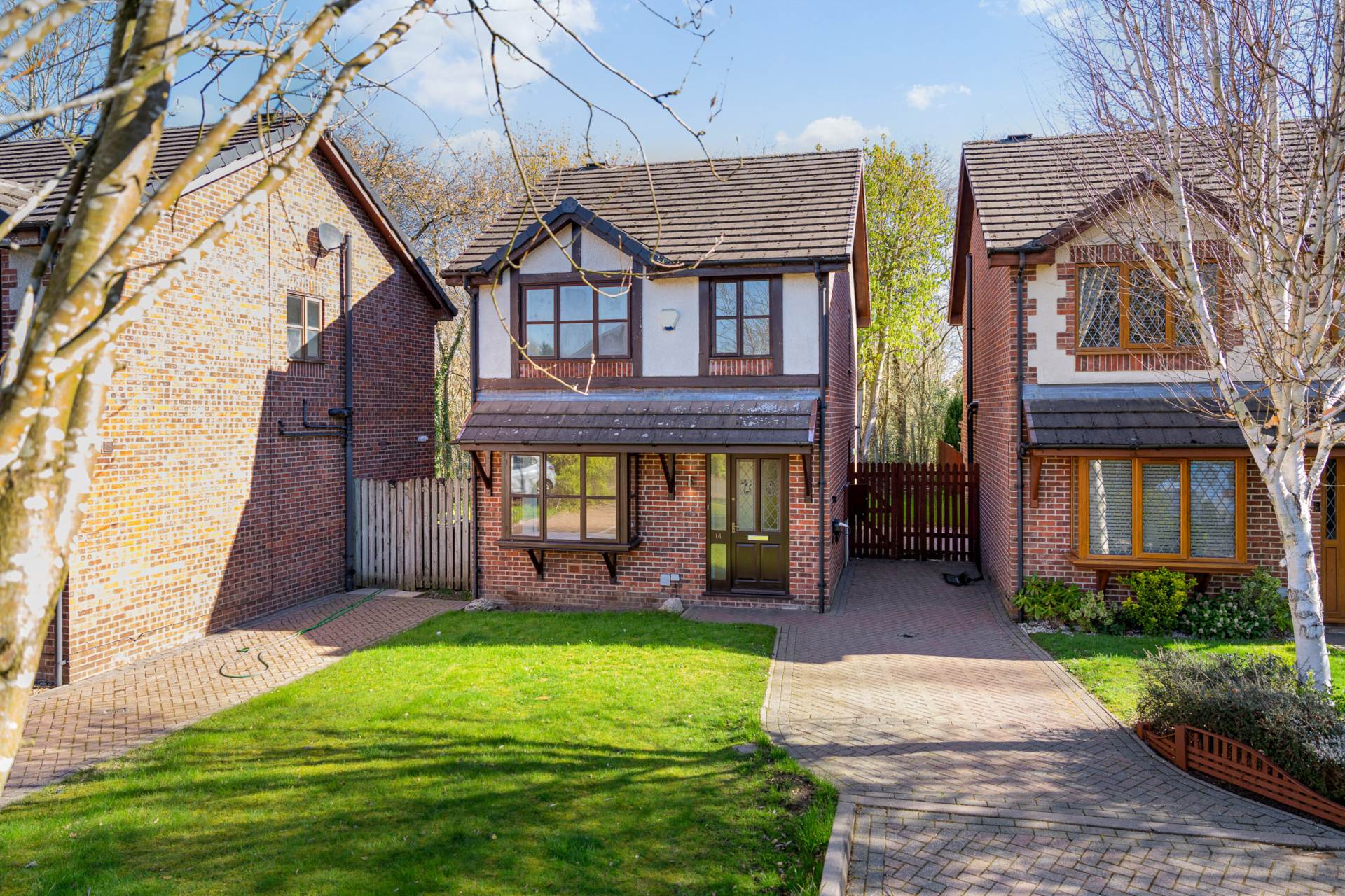 3 bedroom Detached house Under Offer