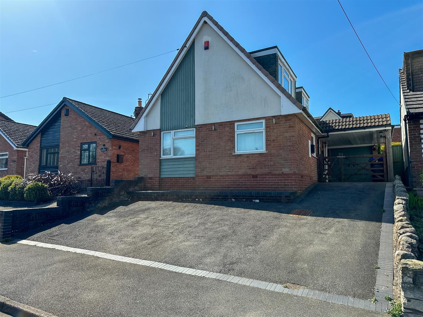 3 bedroom Link detached house For Sale