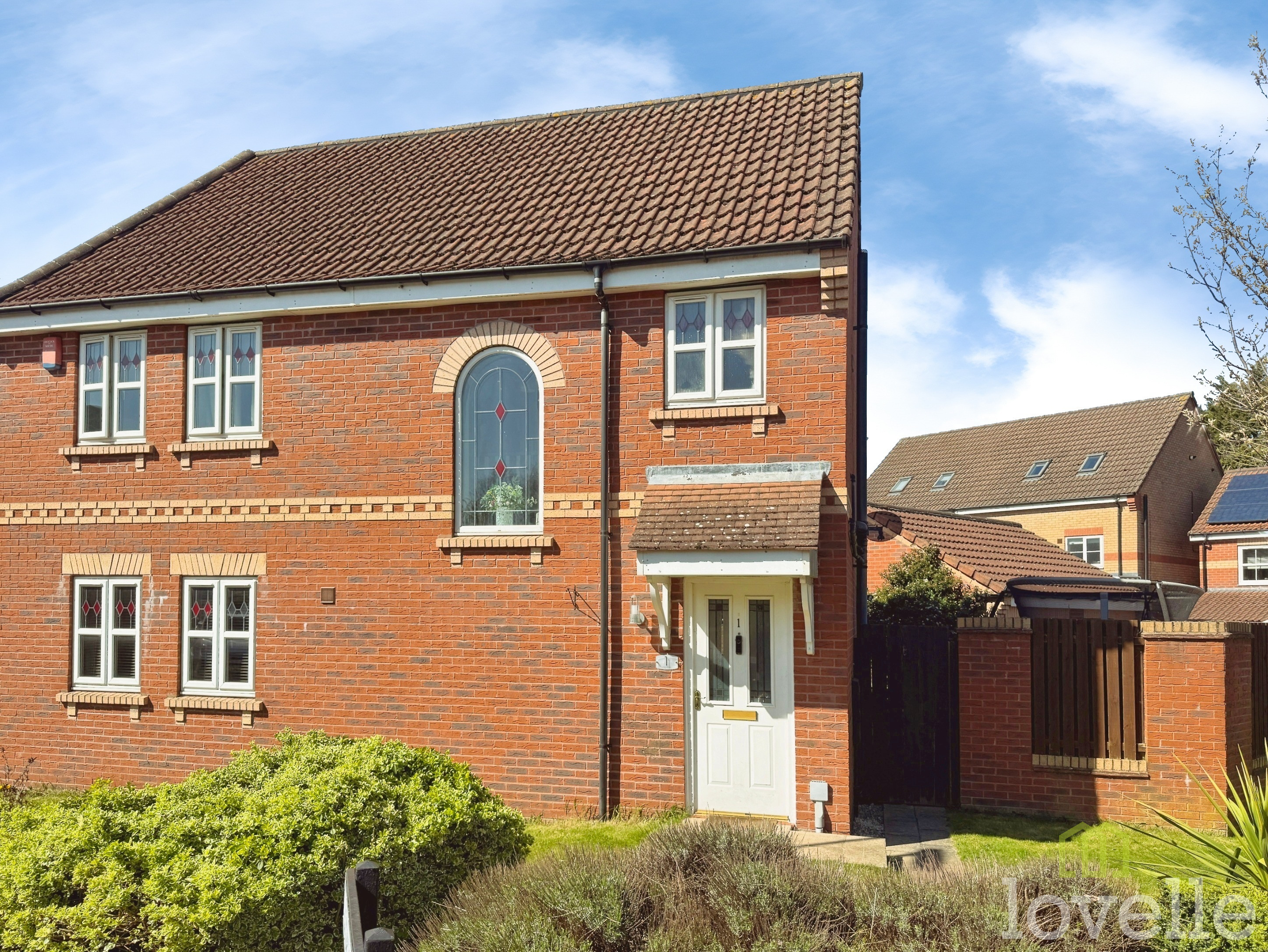3 bedroom Semi-detached house For Sale