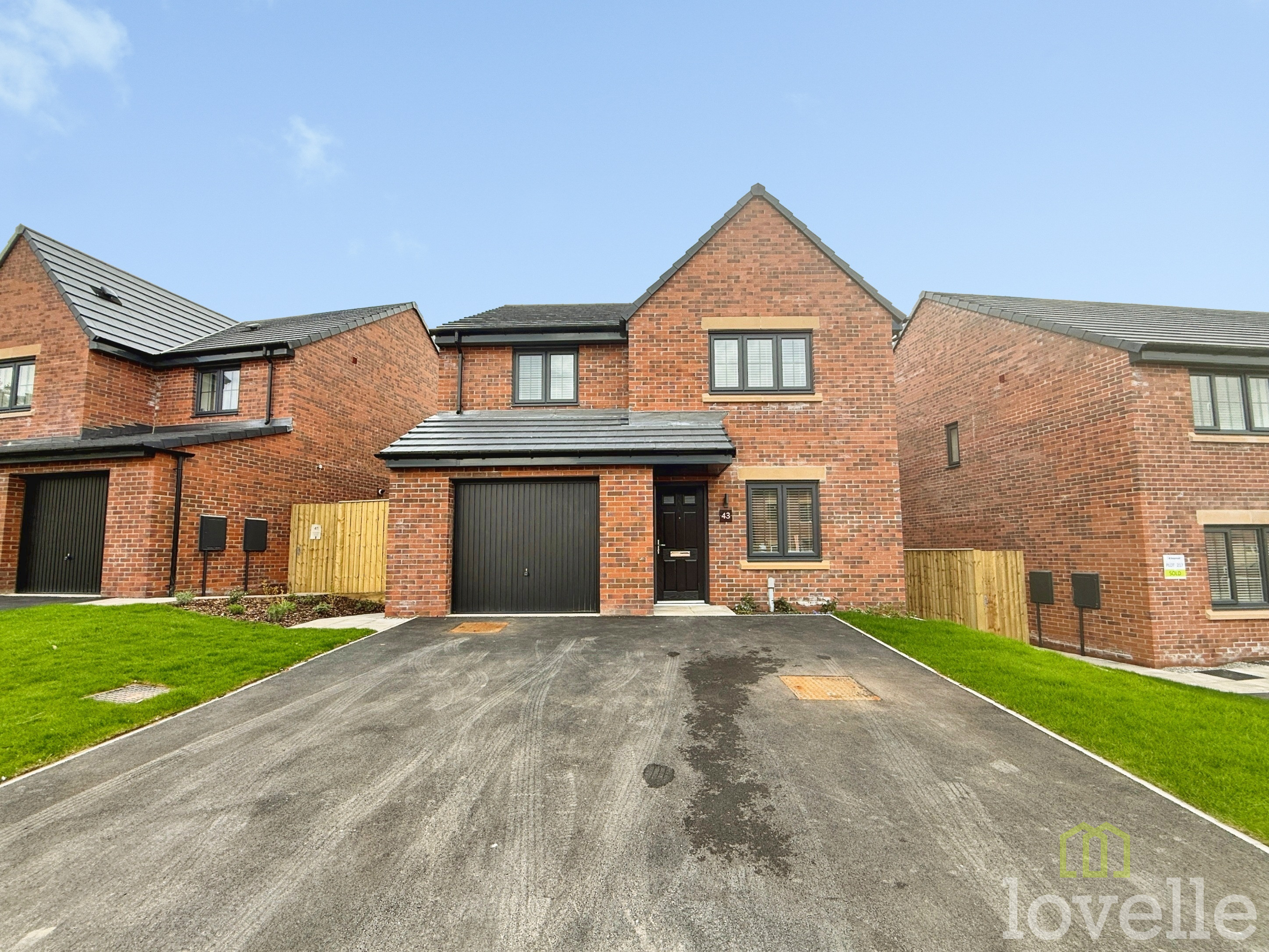4 bedroom Detached house To Let