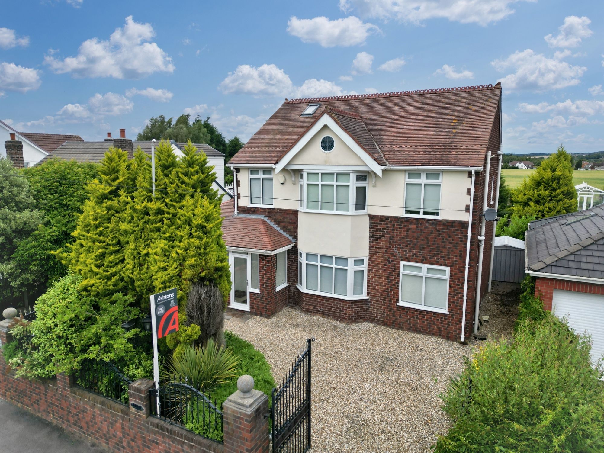 4 bedroom Detached house Under Offer
