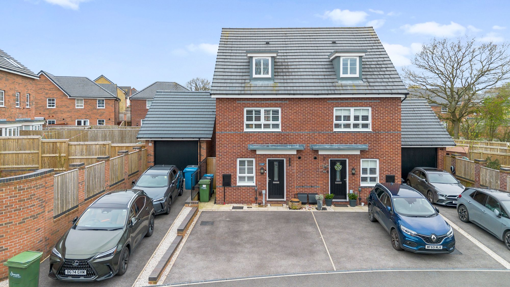 4 bedroom Semi-detached house For Sale