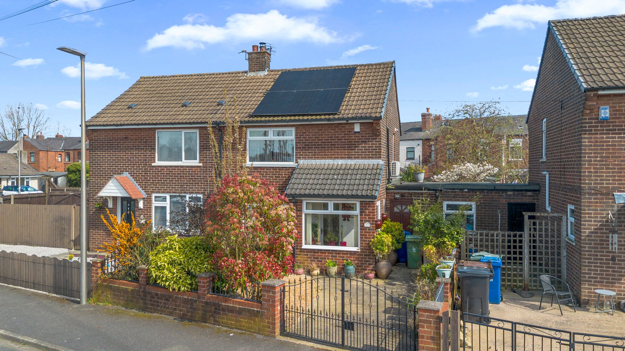 2 bedroom Semi-detached house For Sale