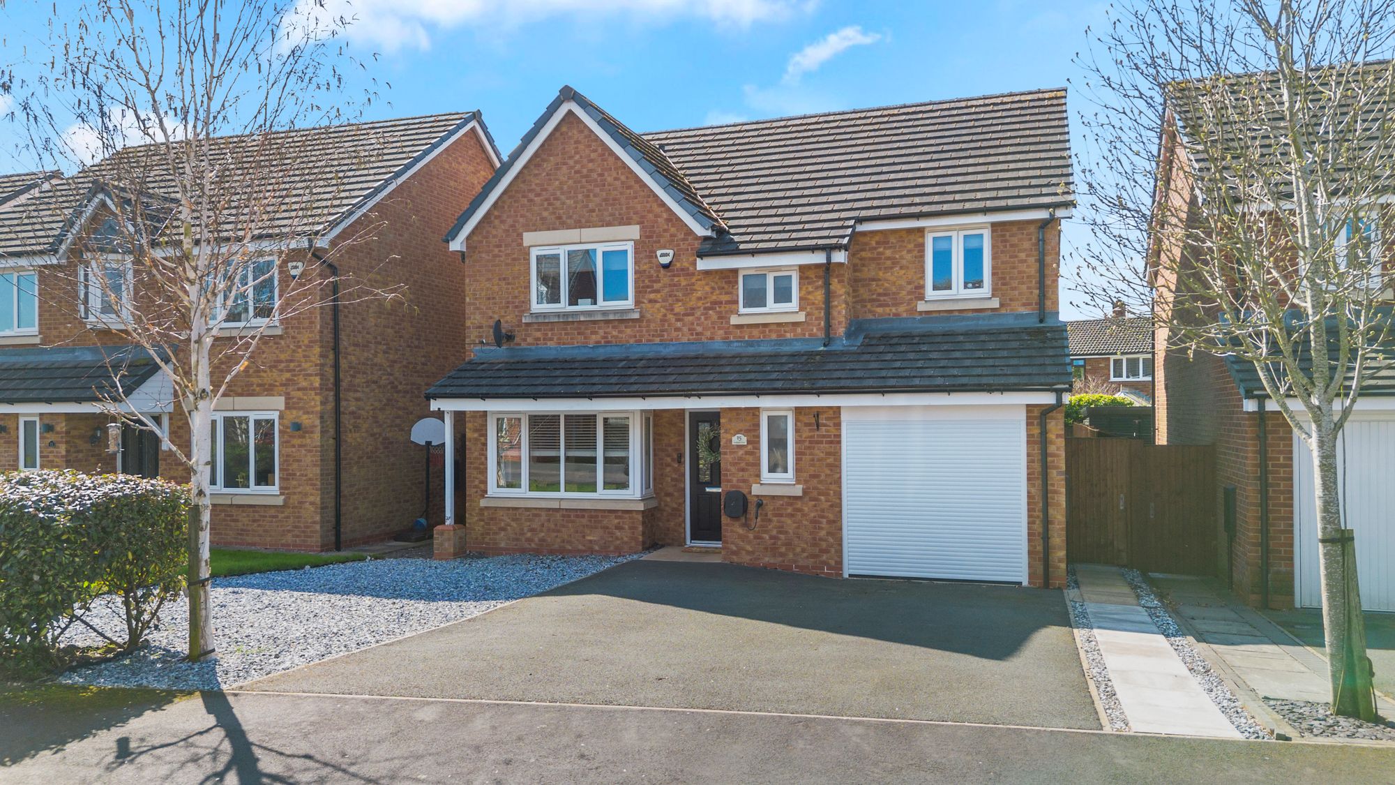 4 bedroom Detached house Under Offer