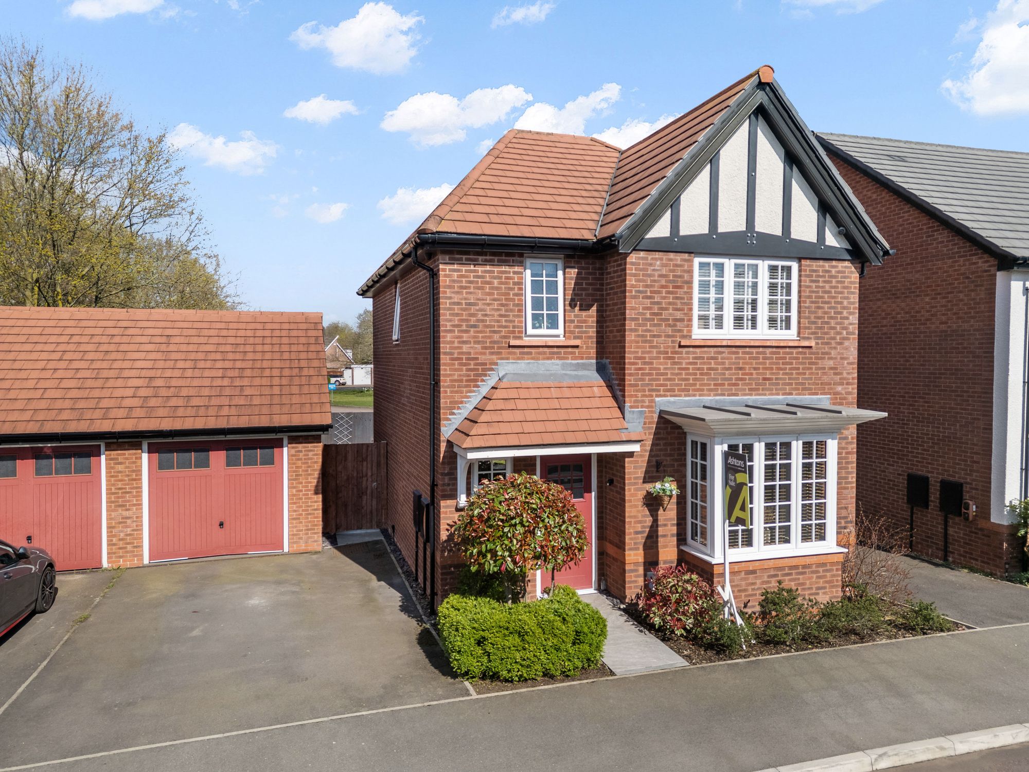 3 bedroom Detached house Under Offer