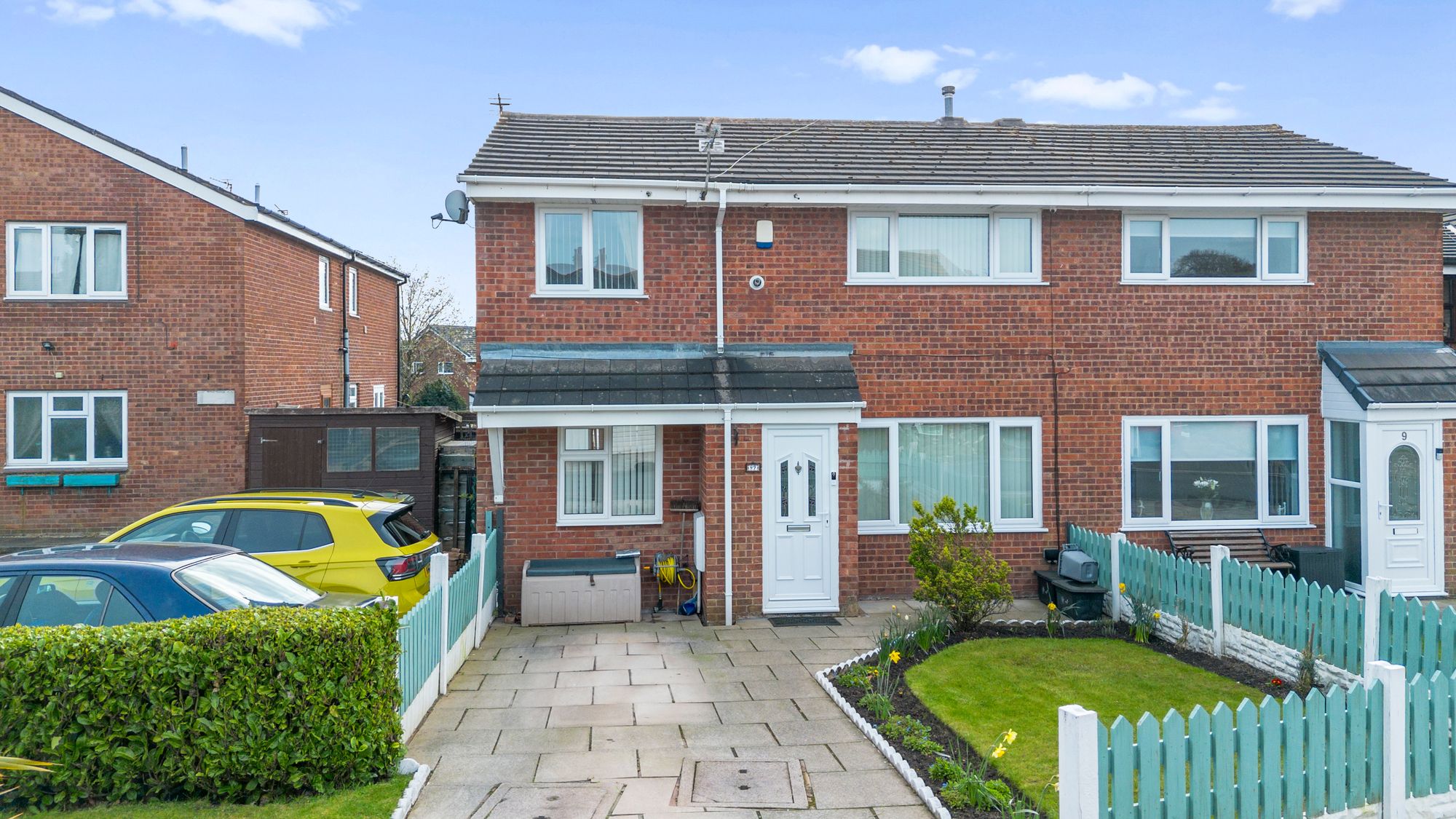 3 bedroom Semi-detached house Under Offer