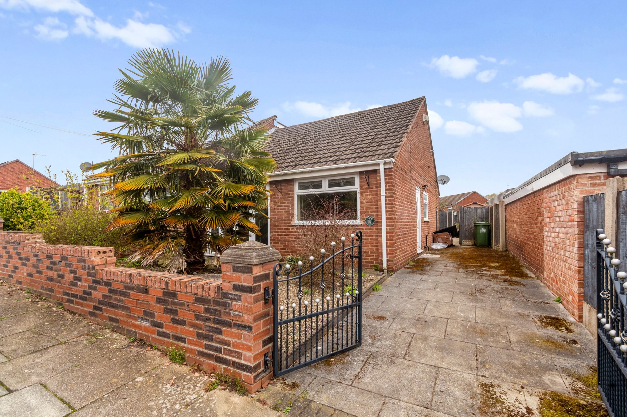 2 bedroom Detached bungalow For Sale