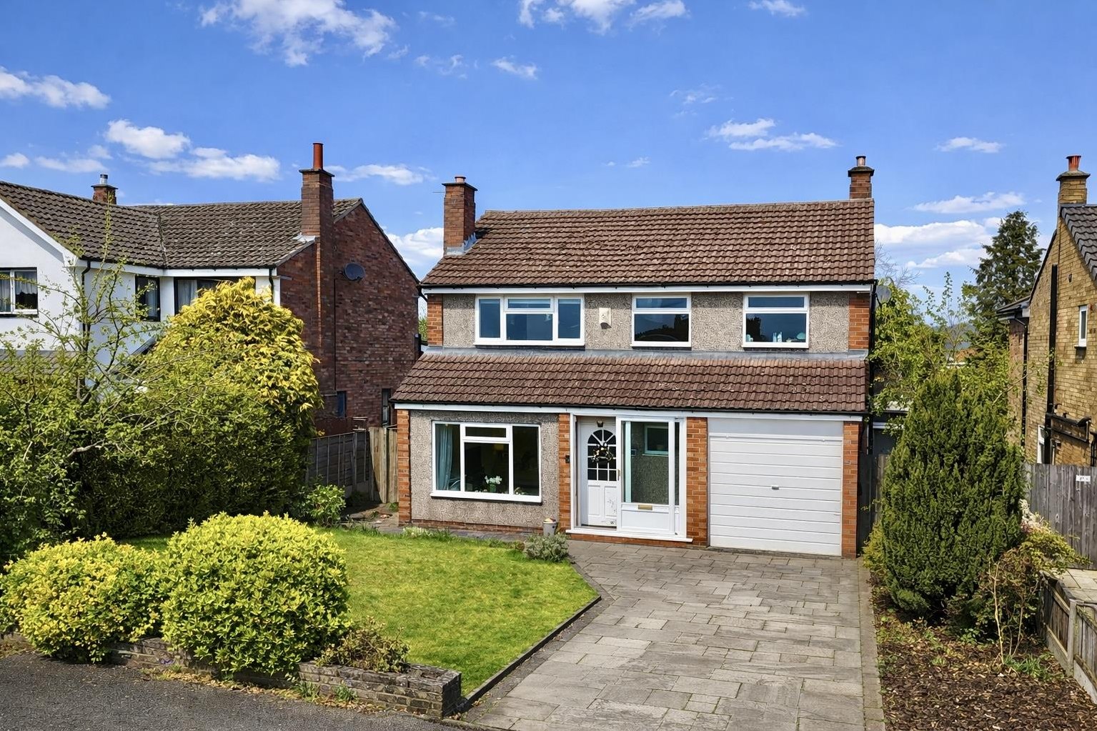 3 bedroom Detached house Under Offer