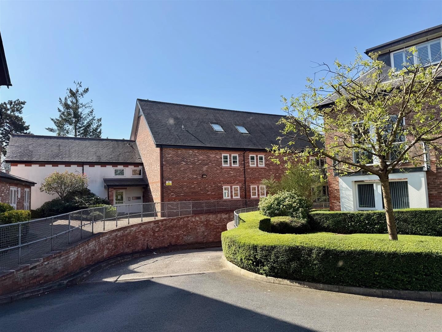 2 bedroom Apartment For Sale