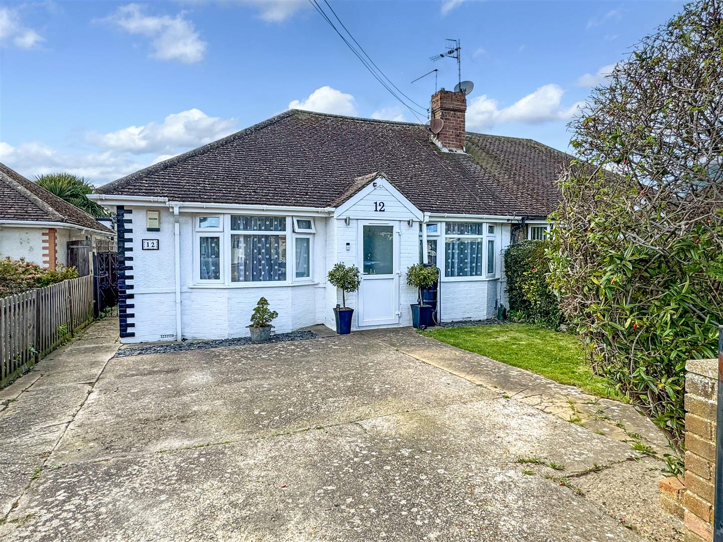 3 bedroom Detached bungalow For Sale