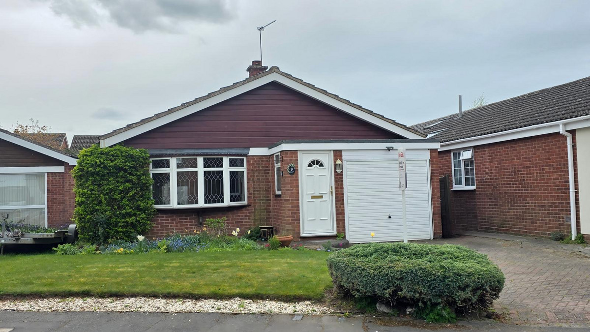 2 bedroom Detached house For Sale