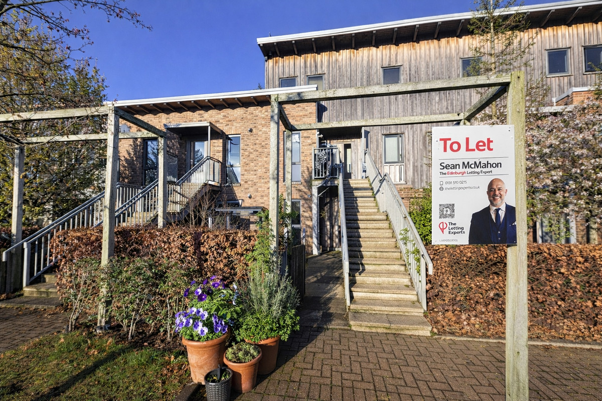 2 bedroom Terraced House To Let