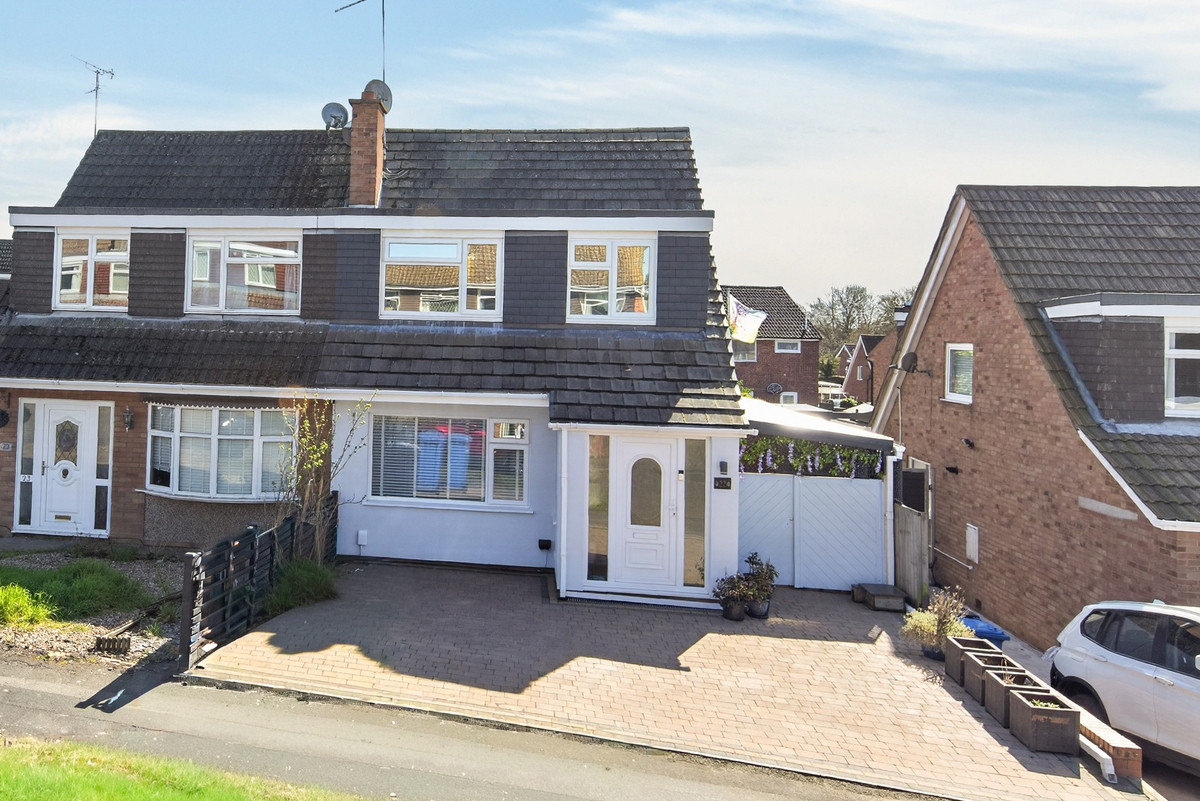 3 bedroom Lodge For Sale
