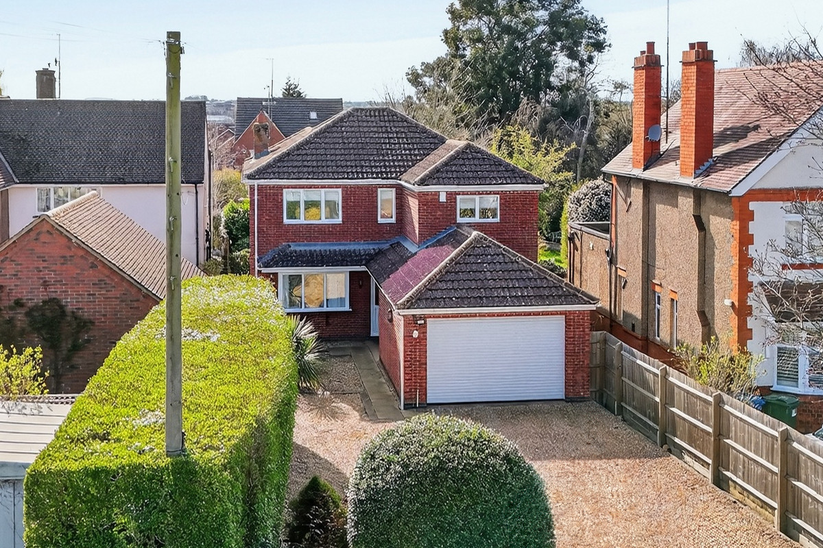 4 bedroom Detached house For Sale