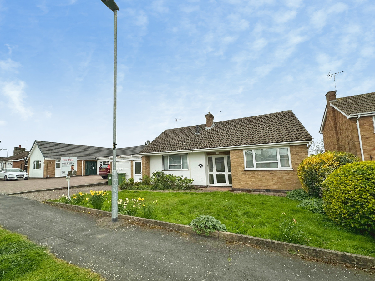 2 bedroom Detached house For Sale