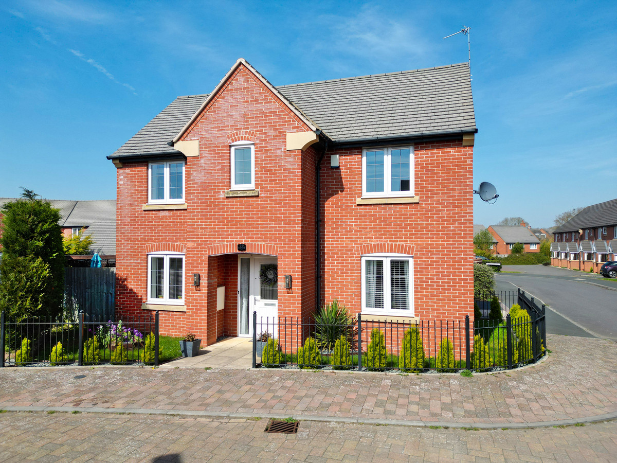 3 bedroom Detached house For Sale