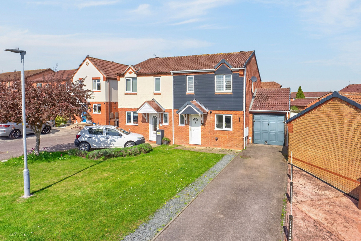 3 bedroom Semi-detached house For Sale