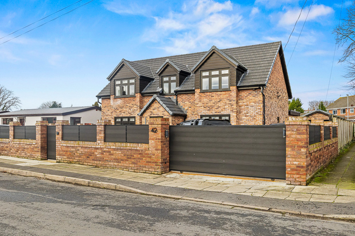 4 bedroom House (unspecified) For Sale