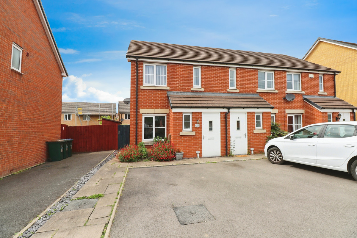 2 bedroom End of terrace house For Sale