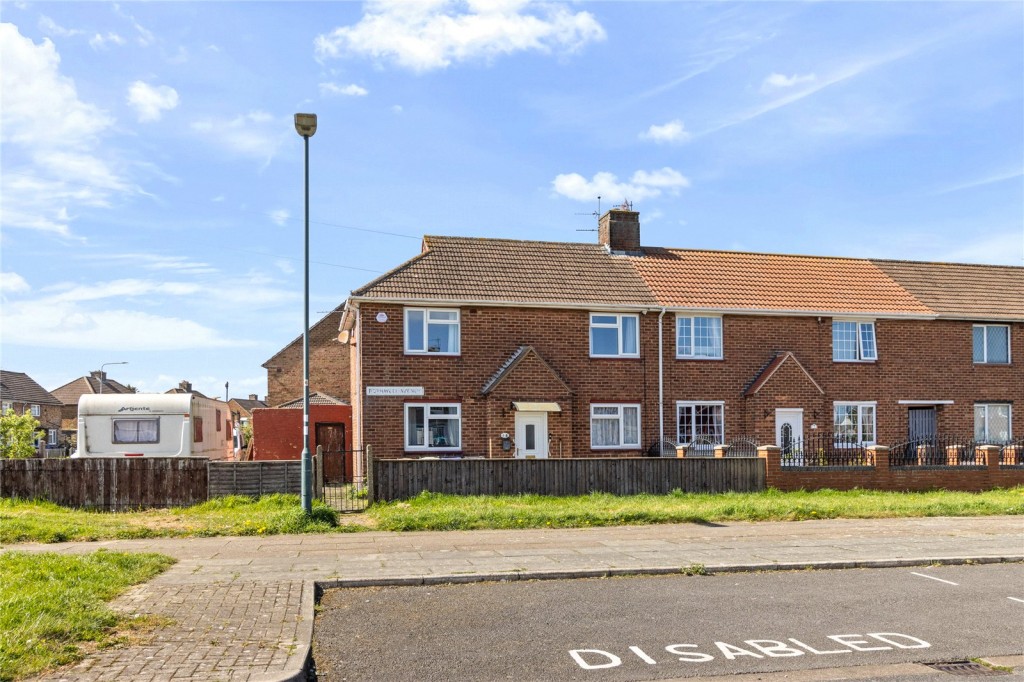 3 bedroom Semi-detached house Under Offer